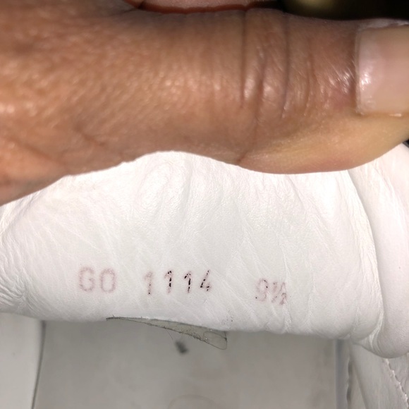 Louis Vuitton Men Luxury Sneaker - Picture 2 of 10